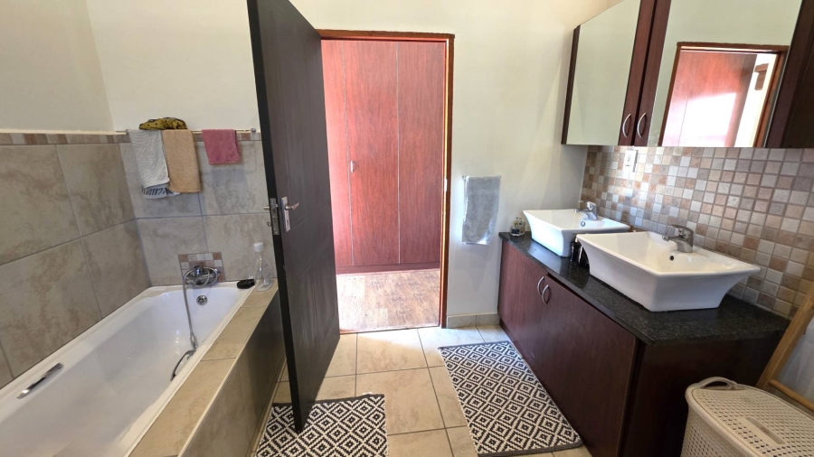 4 Bedroom Property for Sale in Leloko North West